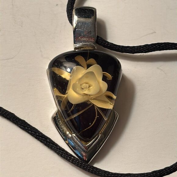 Black crafted glass floral pendant with reverse etched design on black cord - Picture 7 of 7